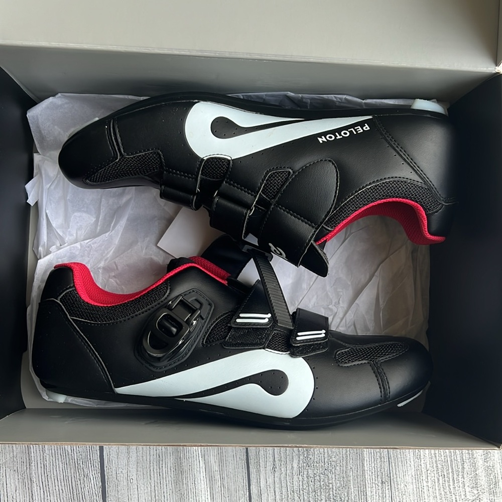 Peloton cycling shoes size 44. EUC. Worn 2-3x.
